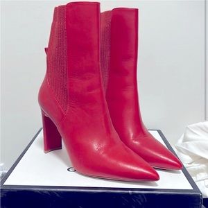 Red boots Glam & cozy for Christmas from Aldo